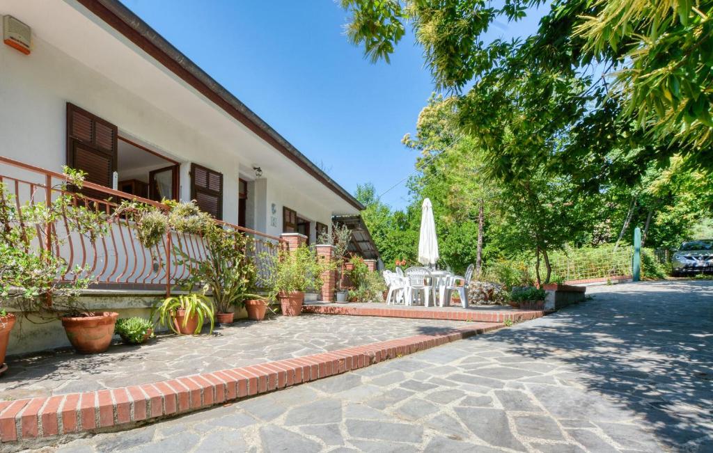 Κήπος έξω από το 3 Bedroom Amazing Home In Masso