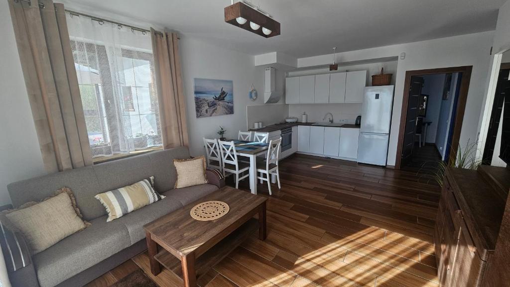 Η κουζίνα ή μικρή κουζίνα στο Apartament Wałowa 21