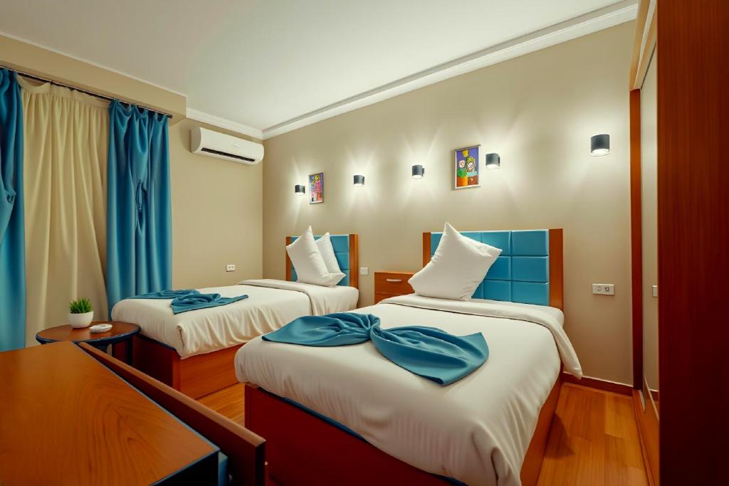 Postel nebo postele na pokoji v ubytování PYramiDS OaSiS ViEW HoTeL