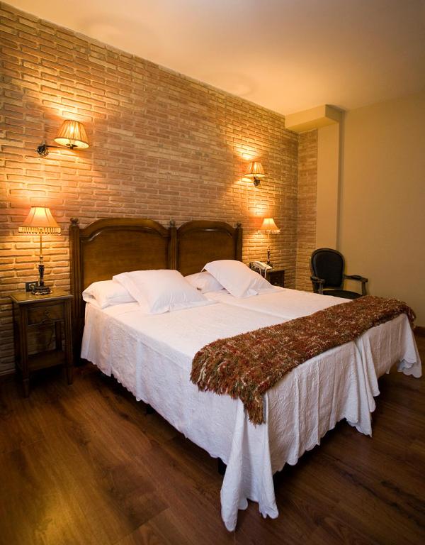 Posada Los Condestables Hotel & Spa, Villalpando ...