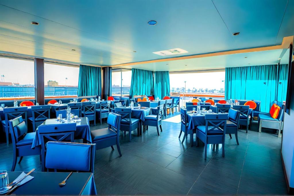 Restaurace v ubytování PYramiDS OaSiS ViEW HoTeL