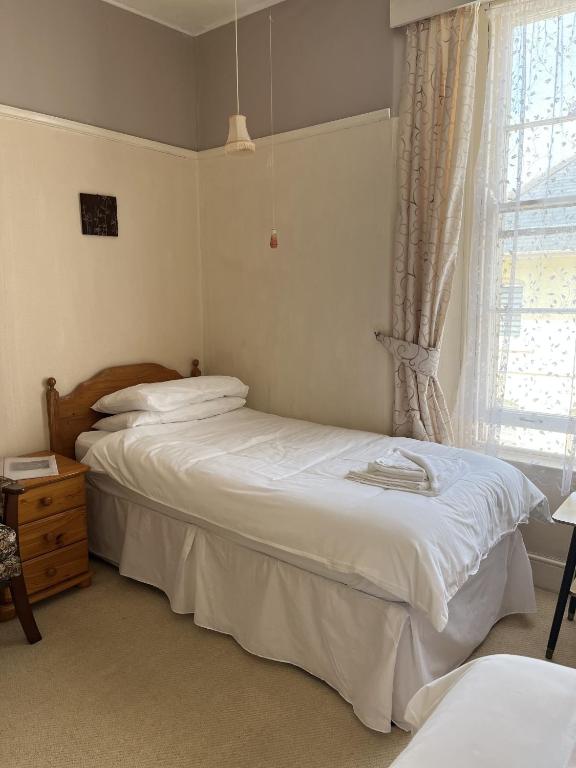 Lynton House Hotel - Triple Room With Shower