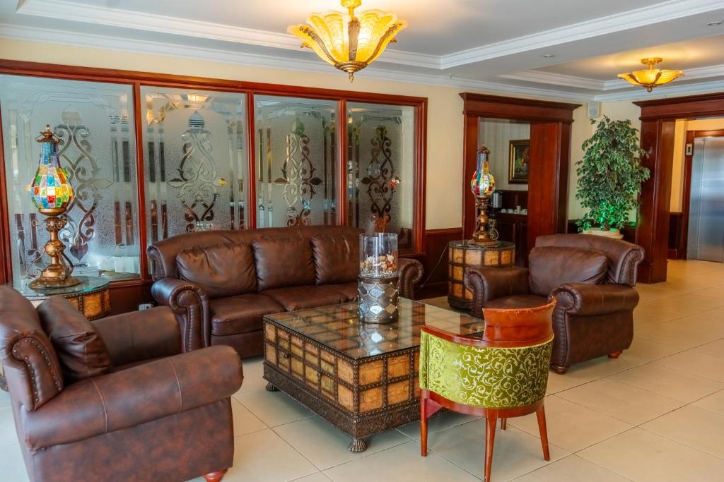 Posezení v ubytování TOSCANA INN HOTEL