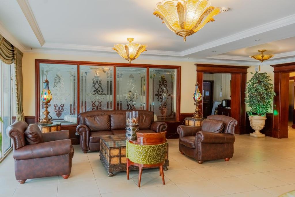 Posezení v ubytování TOSCANA INN HOTEL