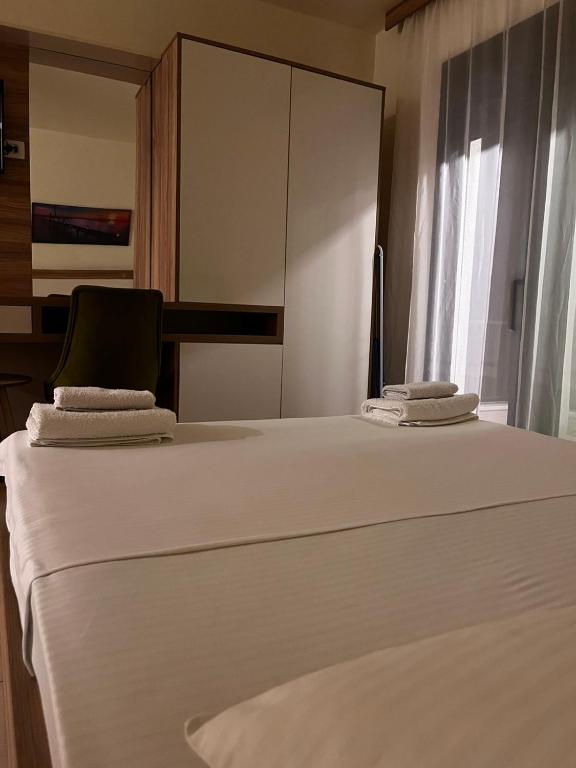 Postel nebo postele na pokoji v ubytování Apartments E&S