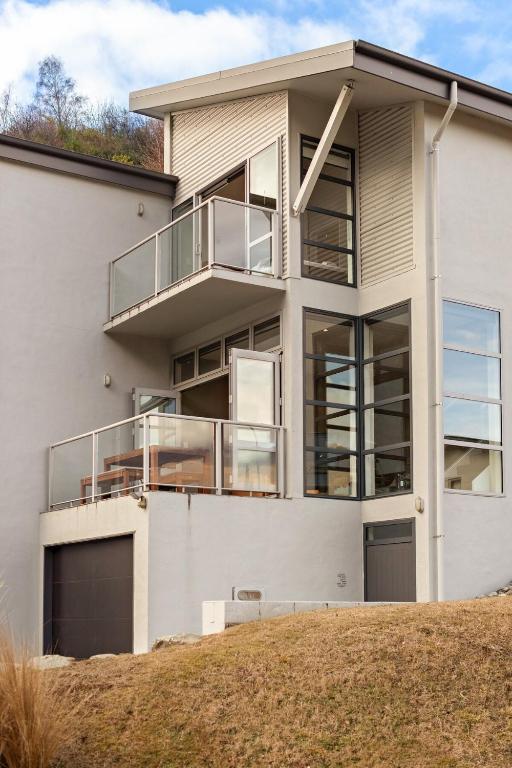 At Home on Hallenstein, entire 3 bedroom townhouse - Resim 24