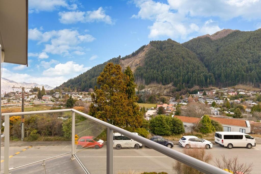 At Home on Hallenstein, entire 3 bedroom townhouse - Resim 18