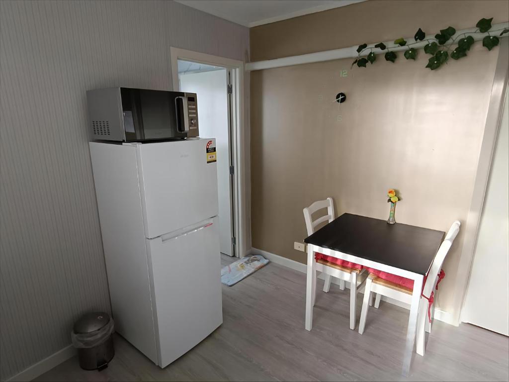 Private Studio with self check-in, Ensuite, WIFI & Kitchenette - Resim 4
