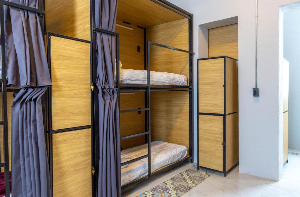 Hostal CASA MX bellas artes - 10床位混合宿舍间的床位