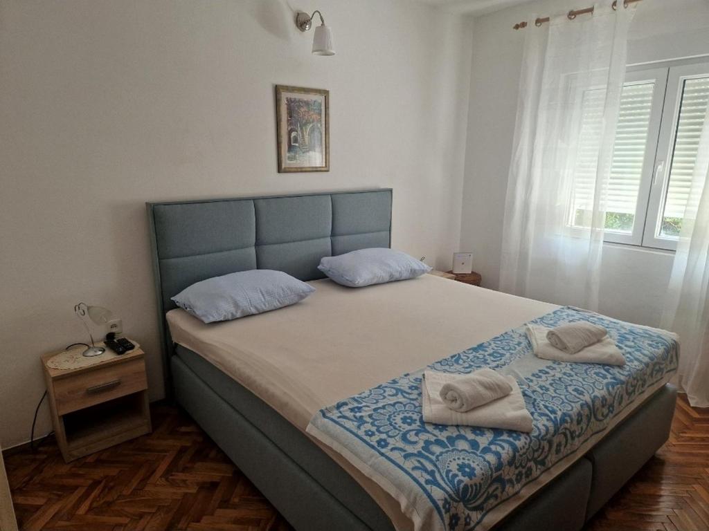 a bedroom with a bed with two towels on it at Seaside holiday house Gradac, Makarska - 24759 in Gradac