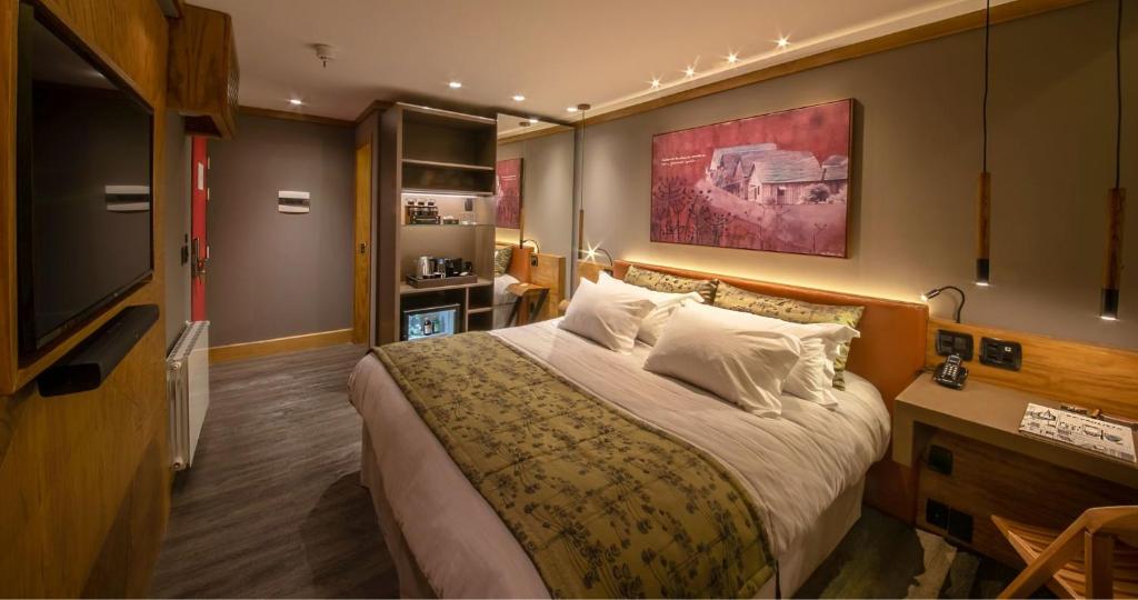 Wood Hotel - Housity