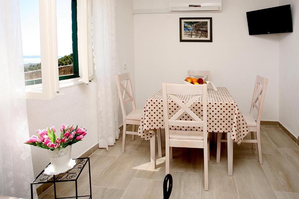 TV a/nebo společenská místnost v ubytování Holiday Home Miklica