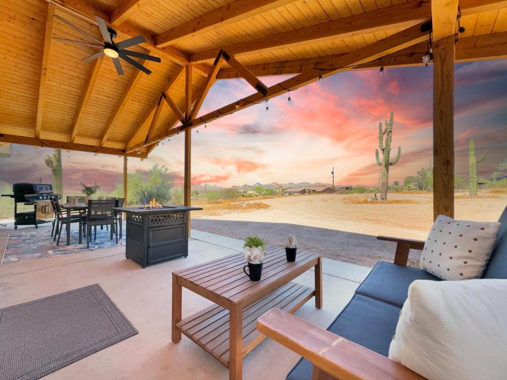 Uma área de estar em Boulder Apache Junction