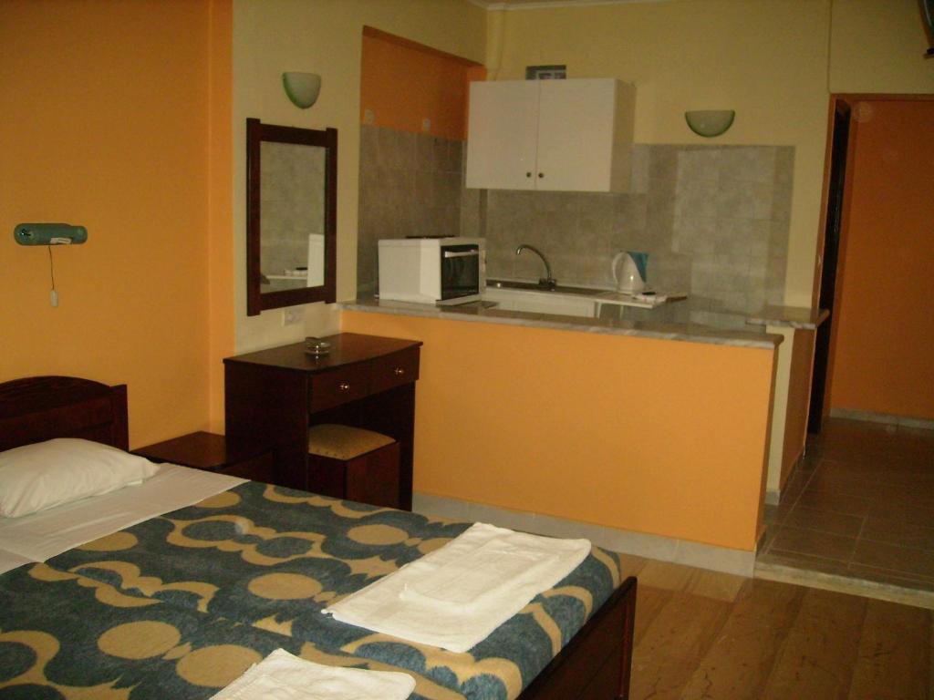 Kuchyň nebo kuchyňský kout v ubytování Aggelos Family Hotel