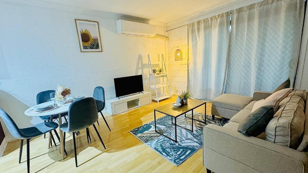 a living room with a couch and a table with chairs at *Charming 2BR Retreat in Heart of Southern Bliss in Albury