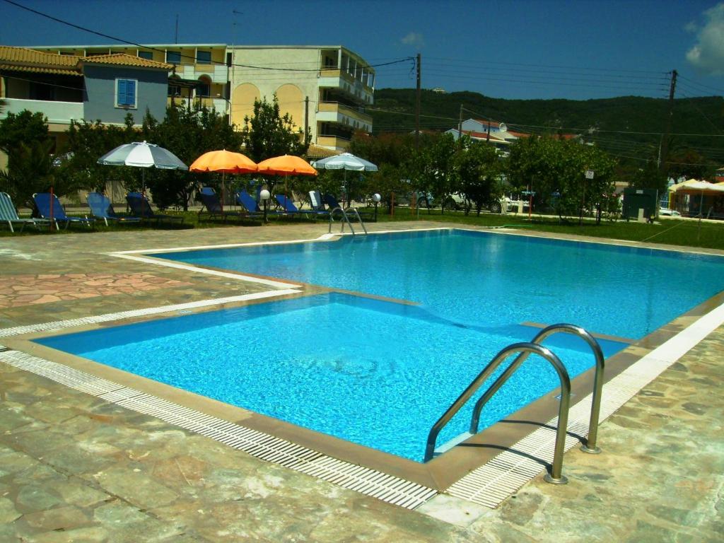 Bazén v ubytování Aggelos Family Hotel nebo v jeho okolí