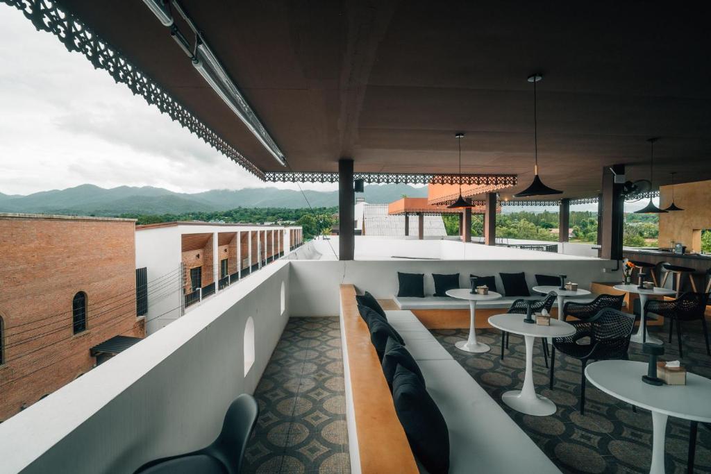 Nespecifikovaný výhled na hory nebo výhled na hory při pohledu z hotelu