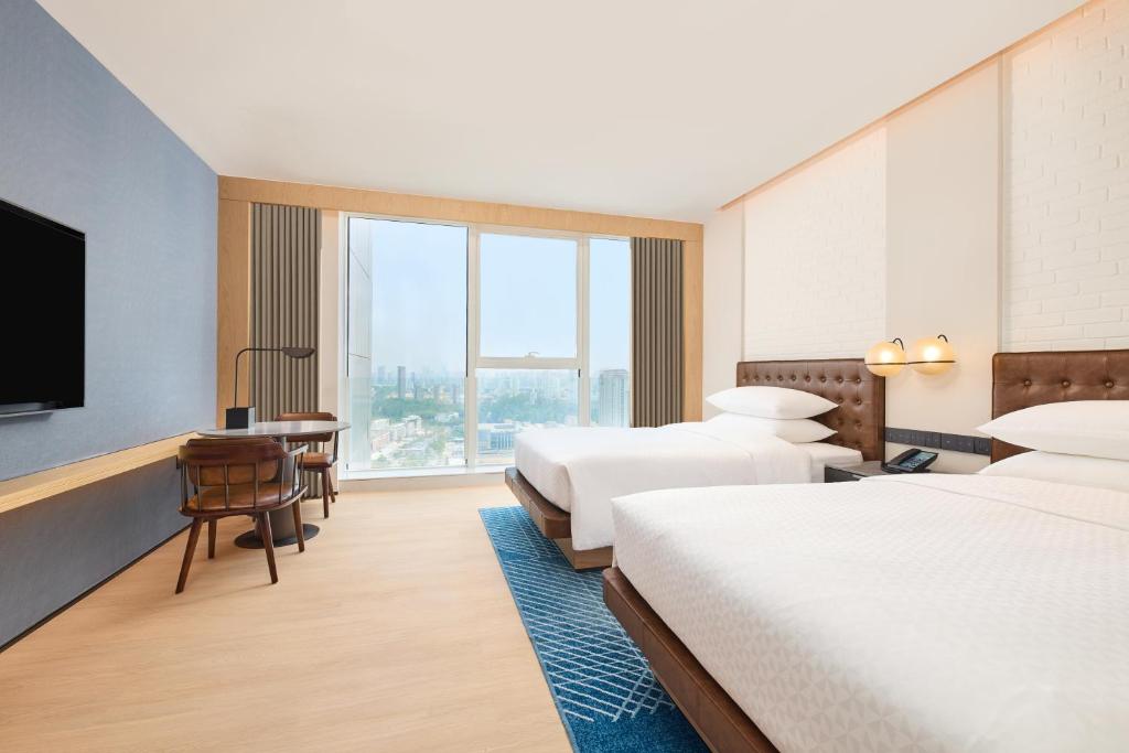 Postel nebo postele na pokoji v ubytování Four Points by Sheraton Rizhao