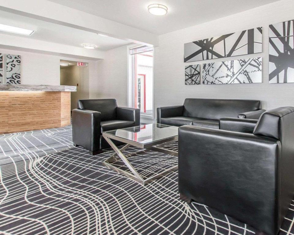 Posezení v ubytování Econo Lodge