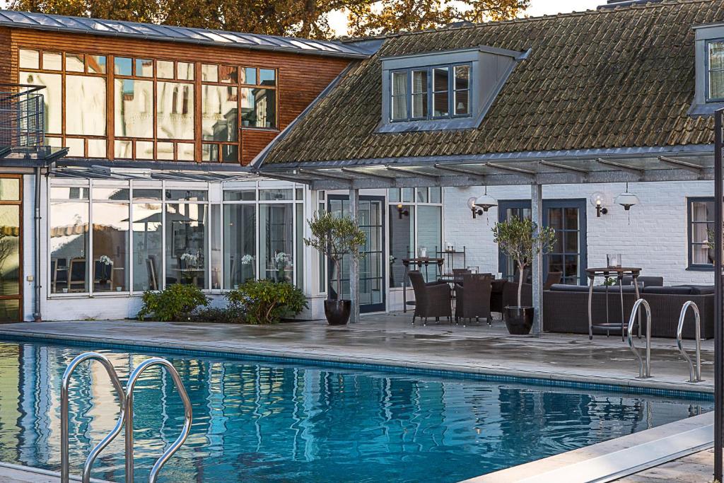Bazén v ubytování Hotell Gässlingen nebo v jeho okolí