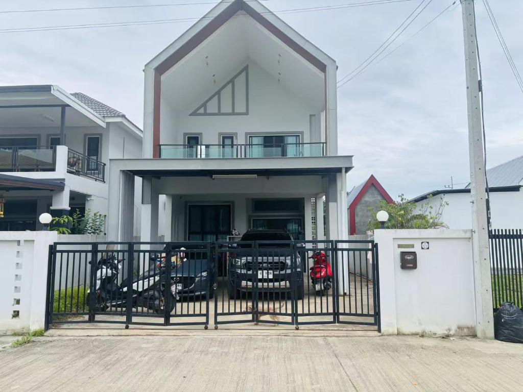 Bangunan di mana terletaknya vila ini
