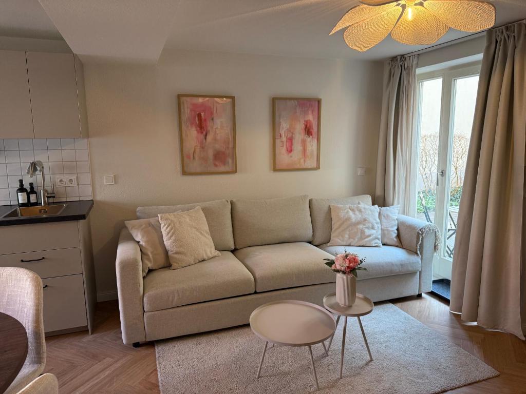 a living room with a couch and a table at Altstadt Perle - Modernes Flair in Erfurt in Erfurt