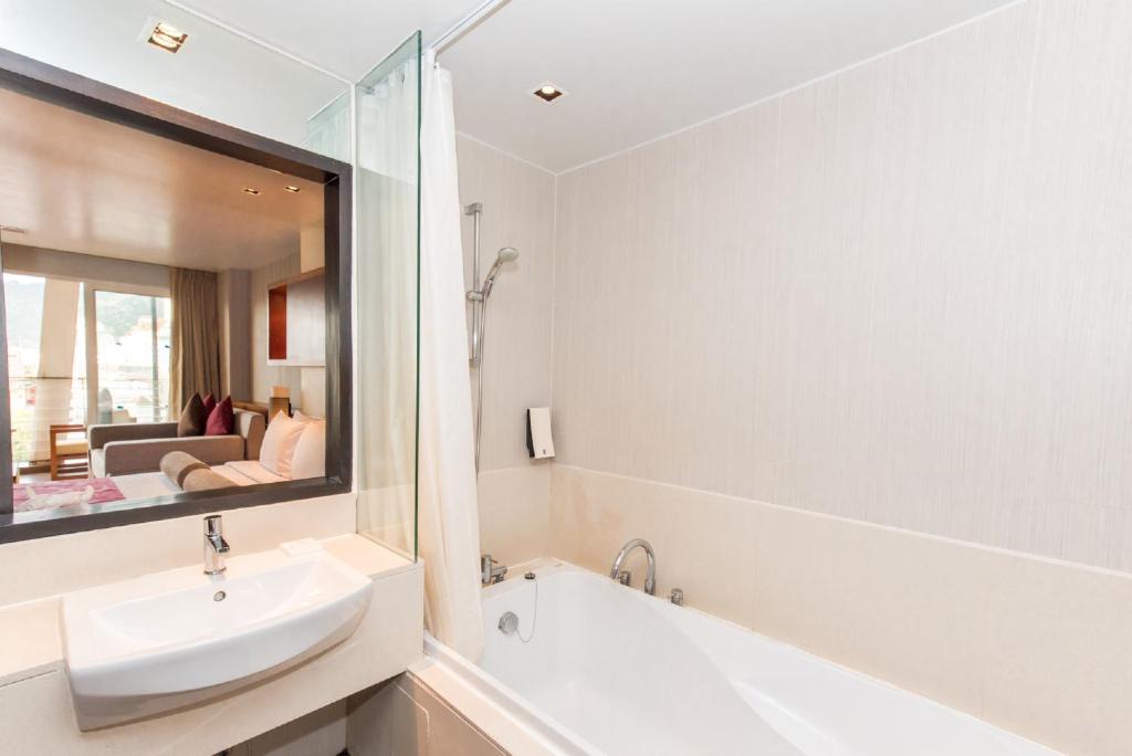 ASHLEE Hub Hotel Patong - Resim 34