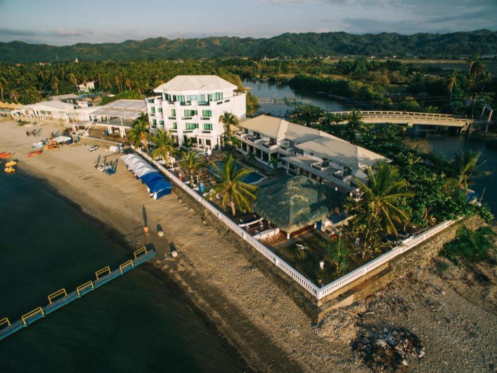 una vista aerea di un resort vicino all'acqua di Vitalis White Sands a Baraoas