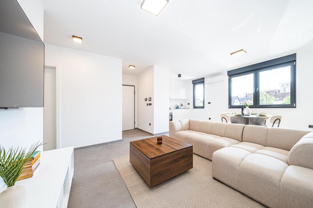 Zagreb 184 - 2 Bedrooms - Parking - Balcony - New - Apartment - Flexible Keybox Entry - Modern - Monthly Rent - WiFi
