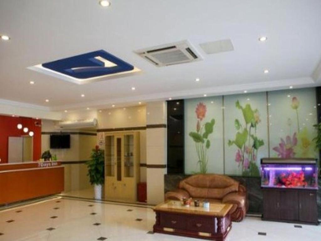 TV a/nebo společenská místnost v ubytování 7 Days Inn Zoucheng Chengqian East Road Yiwu Trade Market