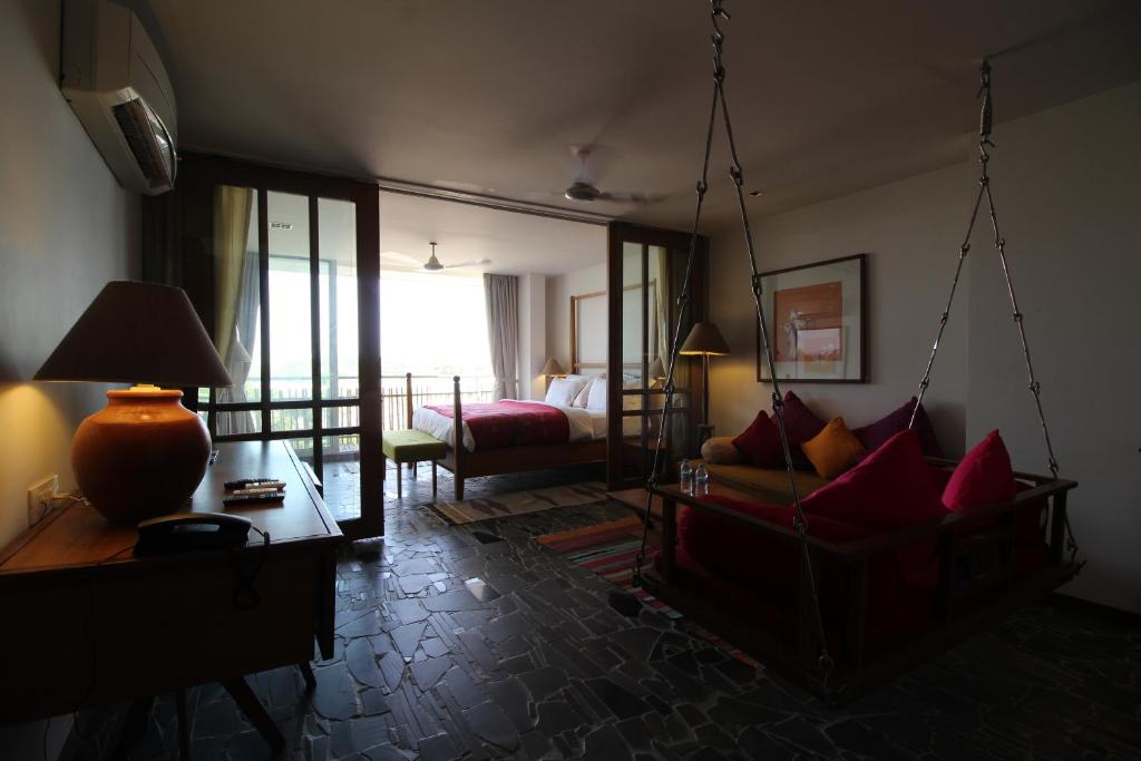 The Sky Imperial Aarivaa Luxury Stays - Quarto Quadruplas Com Varanda