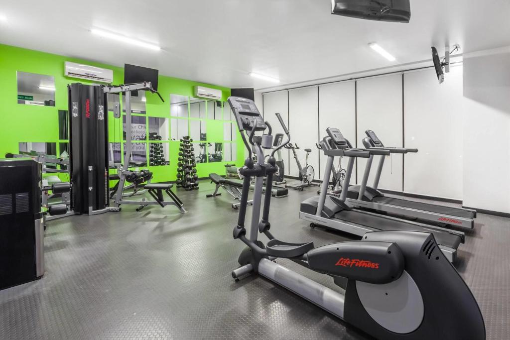 Fitness centrum a/nebo fitness zařízení v ubytování Ramada Encore by Wyndham Guadalajara Sur