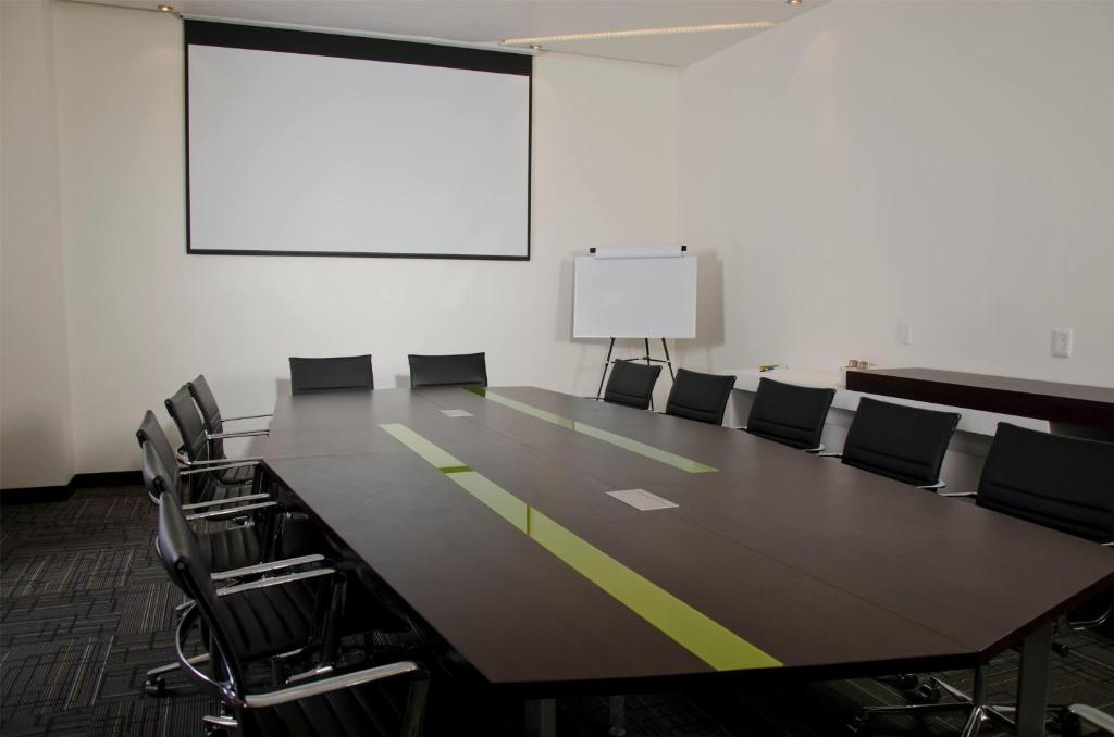 Konferenční prostory v ubytování Ramada Encore by Wyndham Guadalajara Sur