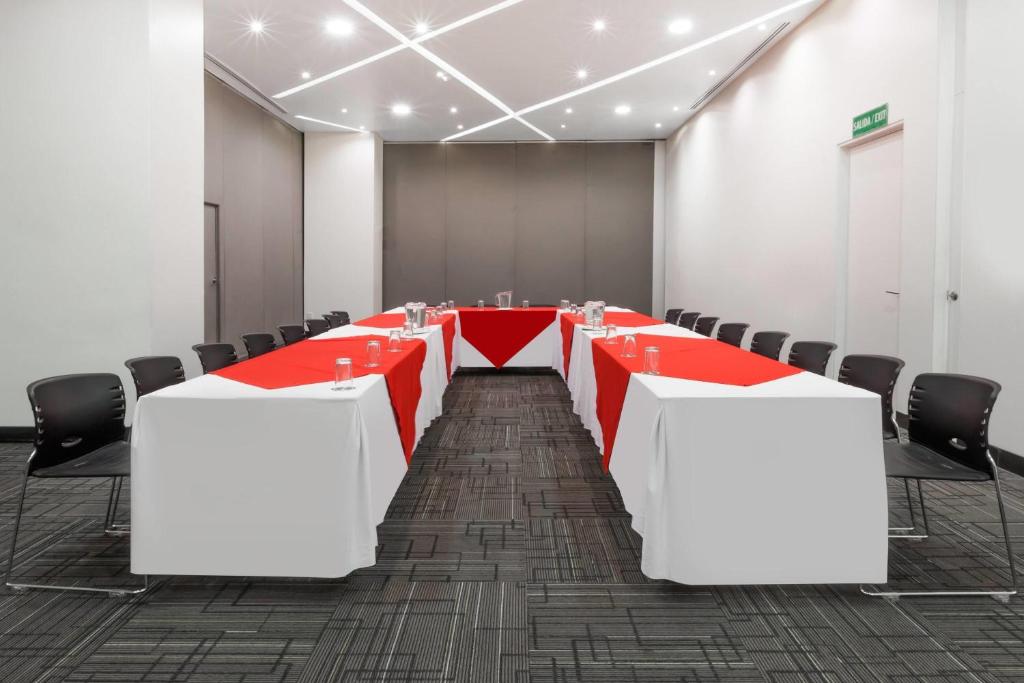 Konferenční prostory v ubytování Ramada Encore by Wyndham Guadalajara Sur