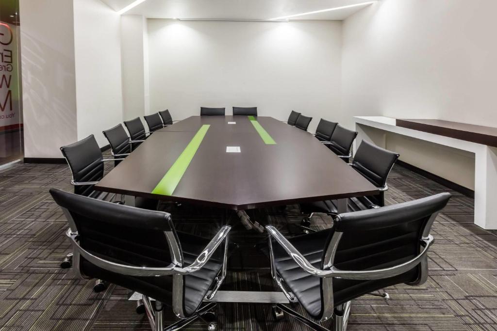 Konferenční prostory v ubytování Ramada Encore by Wyndham Guadalajara Sur