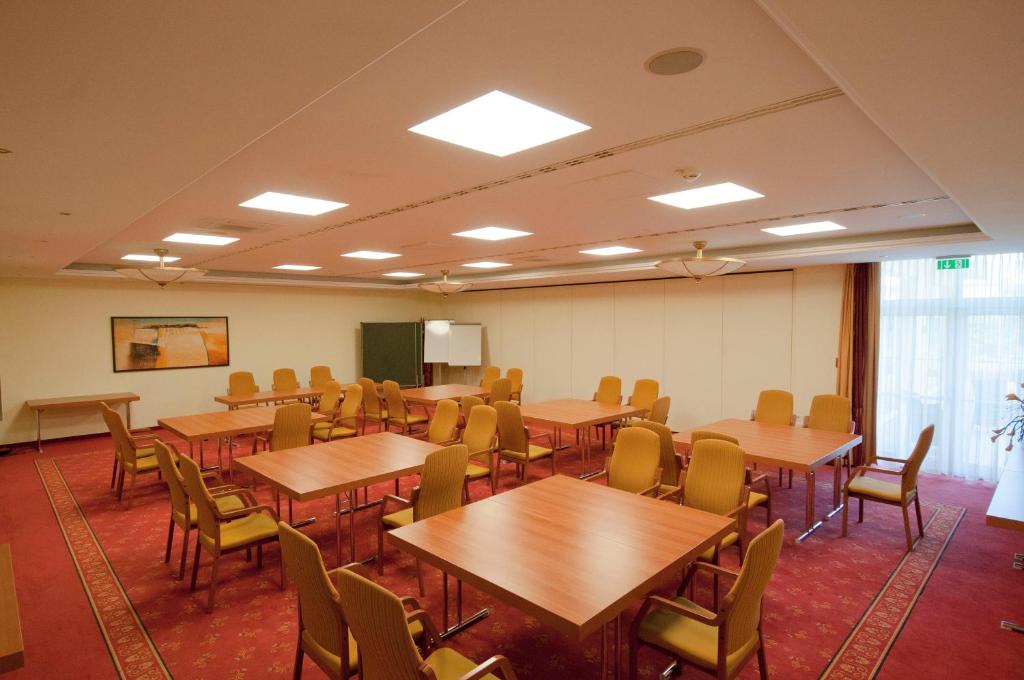 TV a/nebo společenská místnost v ubytování Parkhotel