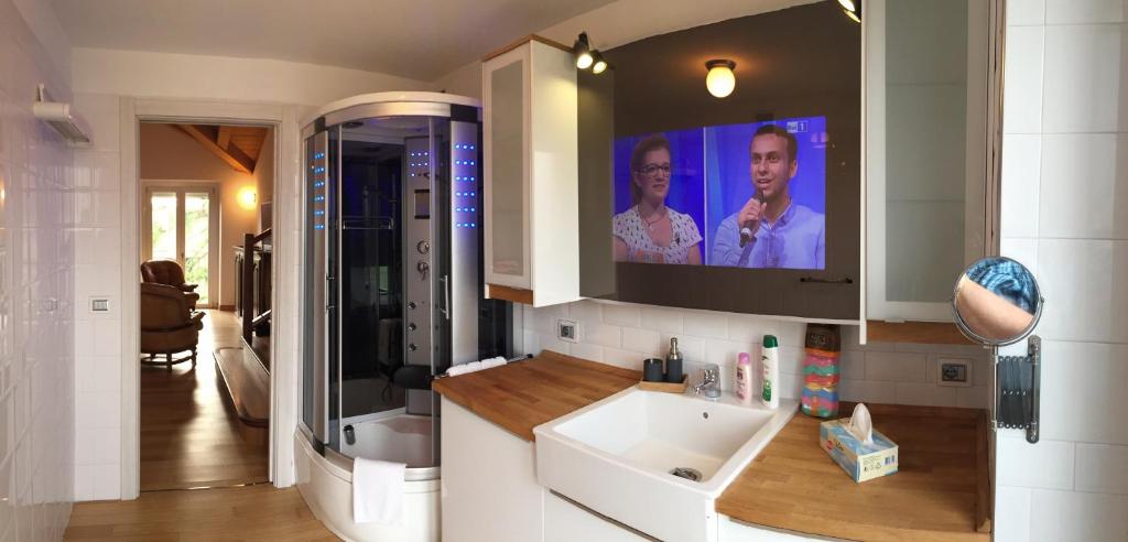 TV a/nebo společenská místnost v ubytování Wellness Suite Na' Canuna'