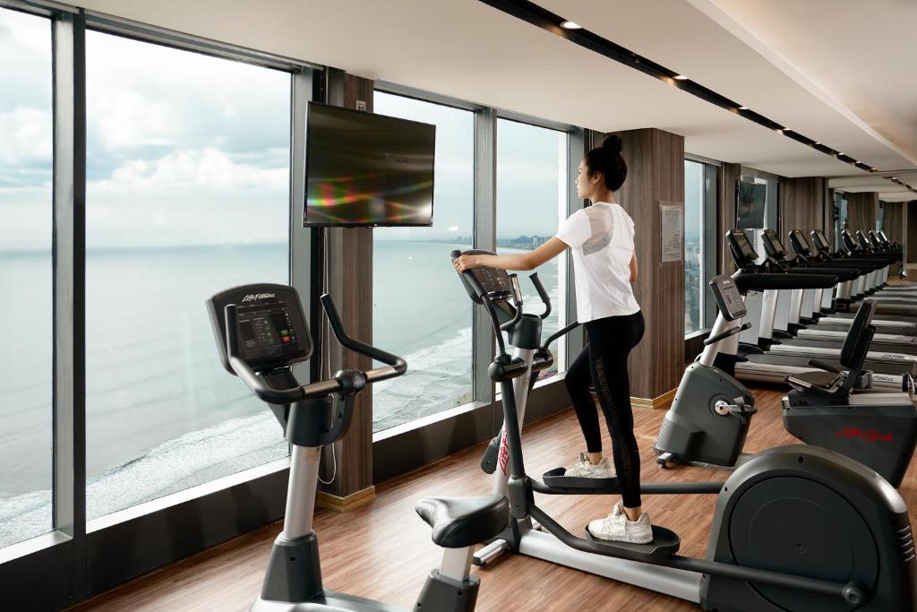 Fitness centrum a/nebo fitness zařízení v ubytování Four Points by Sheraton Danang