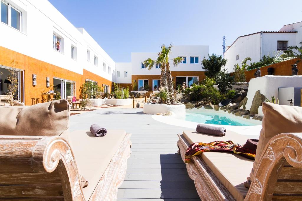 Bazén v ubytování Vista Roses Mar - Villas Batik nebo v jeho okolí