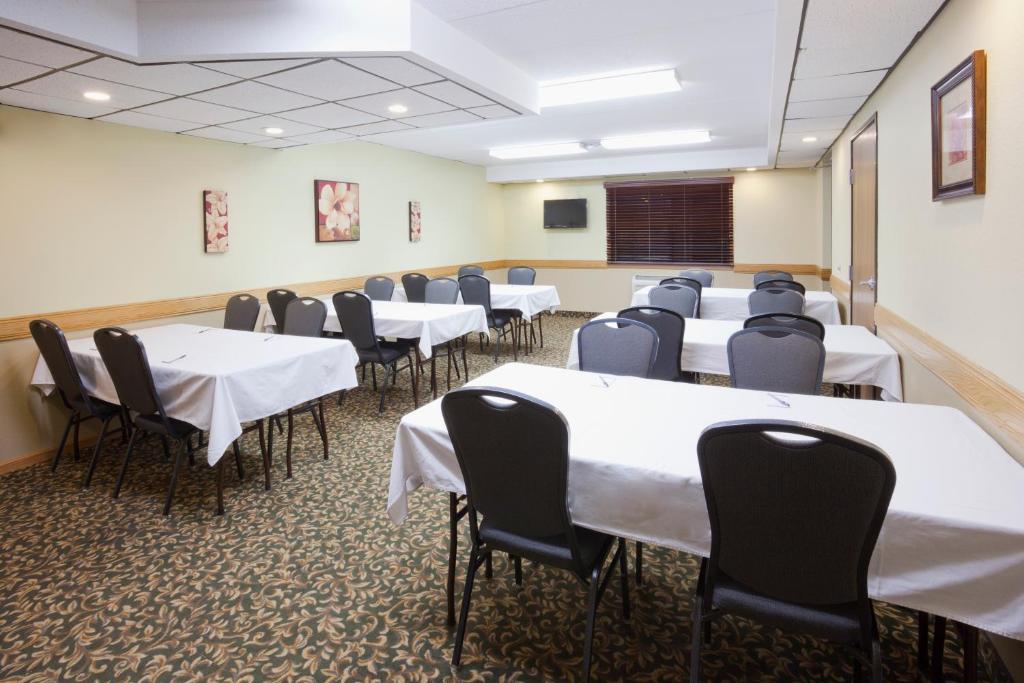 AmericInn by Wyndham Fargo West Acres photo