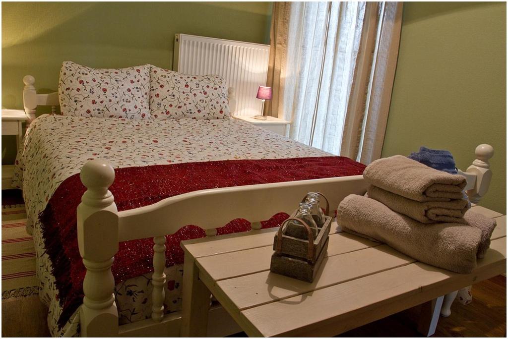 A bed or beds in a room at Bosbeekvallei