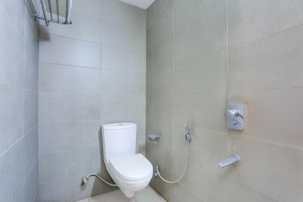 Koupelna v ubytování Collection O Sector 64 Near WorldMark Gurugram