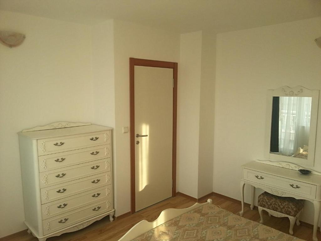 A bed or beds in a room at Guest House Rona - Free Parking and Sea View