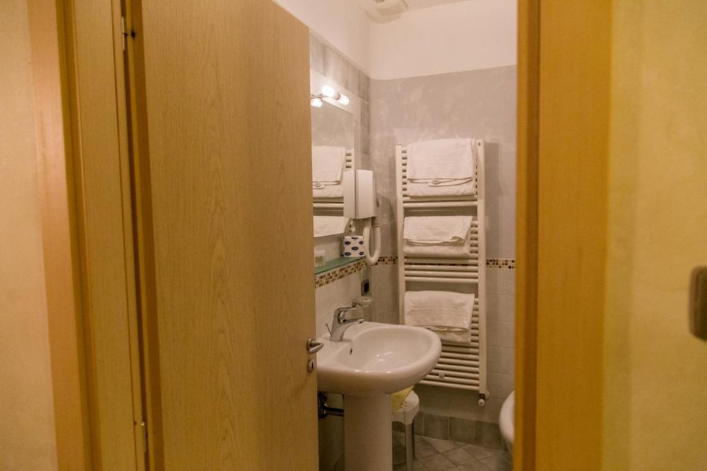Koupelna v ubytování Albergo della Posta