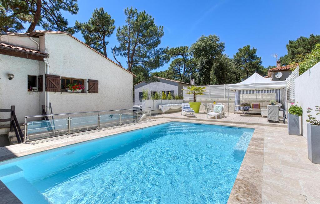 a swimming pool in the backyard of a house at Charmante Maison Avec Piscine in Saint-Georges-de-Didonne