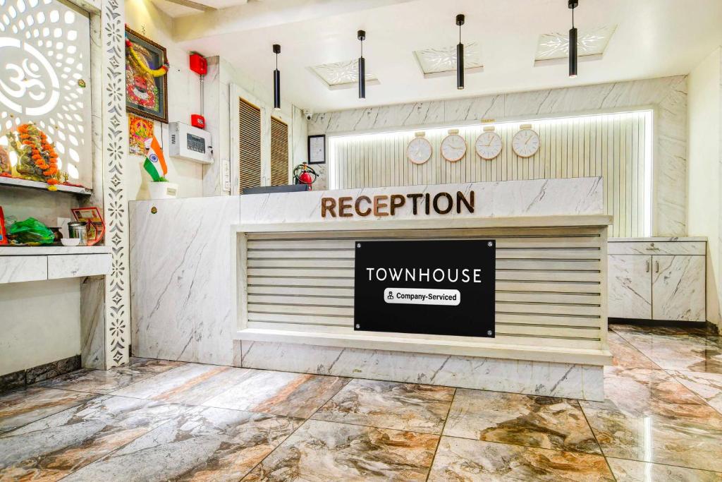 Vstupní hala nebo recepce v ubytování Super Townhouse Indore Junction