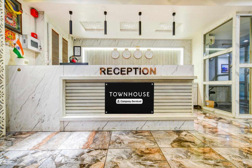 Vstupní hala nebo recepce v ubytování Super Townhouse Indore Junction