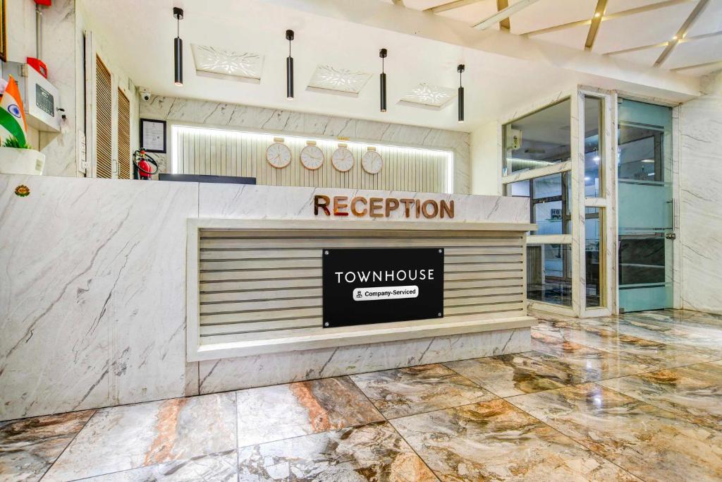 Vstupní hala nebo recepce v ubytování Super Townhouse Indore Junction