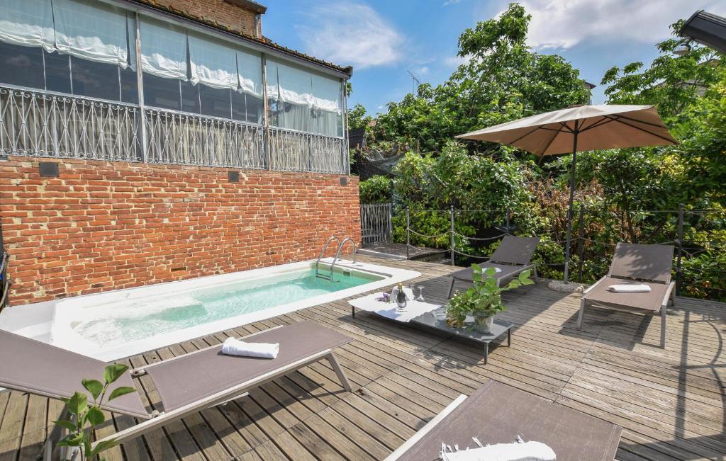 Bazén v ubytování Amazing Home In Castagnole Monferrato nebo v jeho okolí