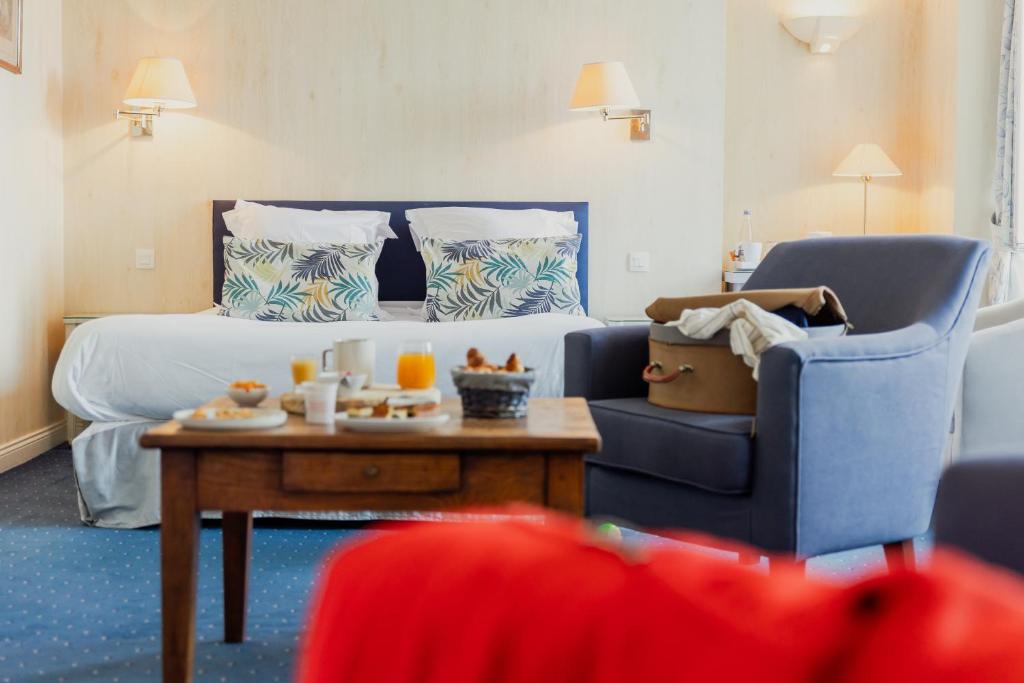 Posezení v ubytování Hôtel Le D'Avaugour